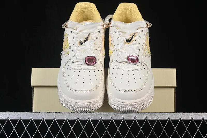 All categories Nk Air Force 1 Air Force series Nk Air Force 1 Low Air Force low-top Nike Air Force 1'07 Low Hand-painted graffiti Milk yellow pearl Spring whispers Air Force 1 low-top casual sneakers FJ7740-160